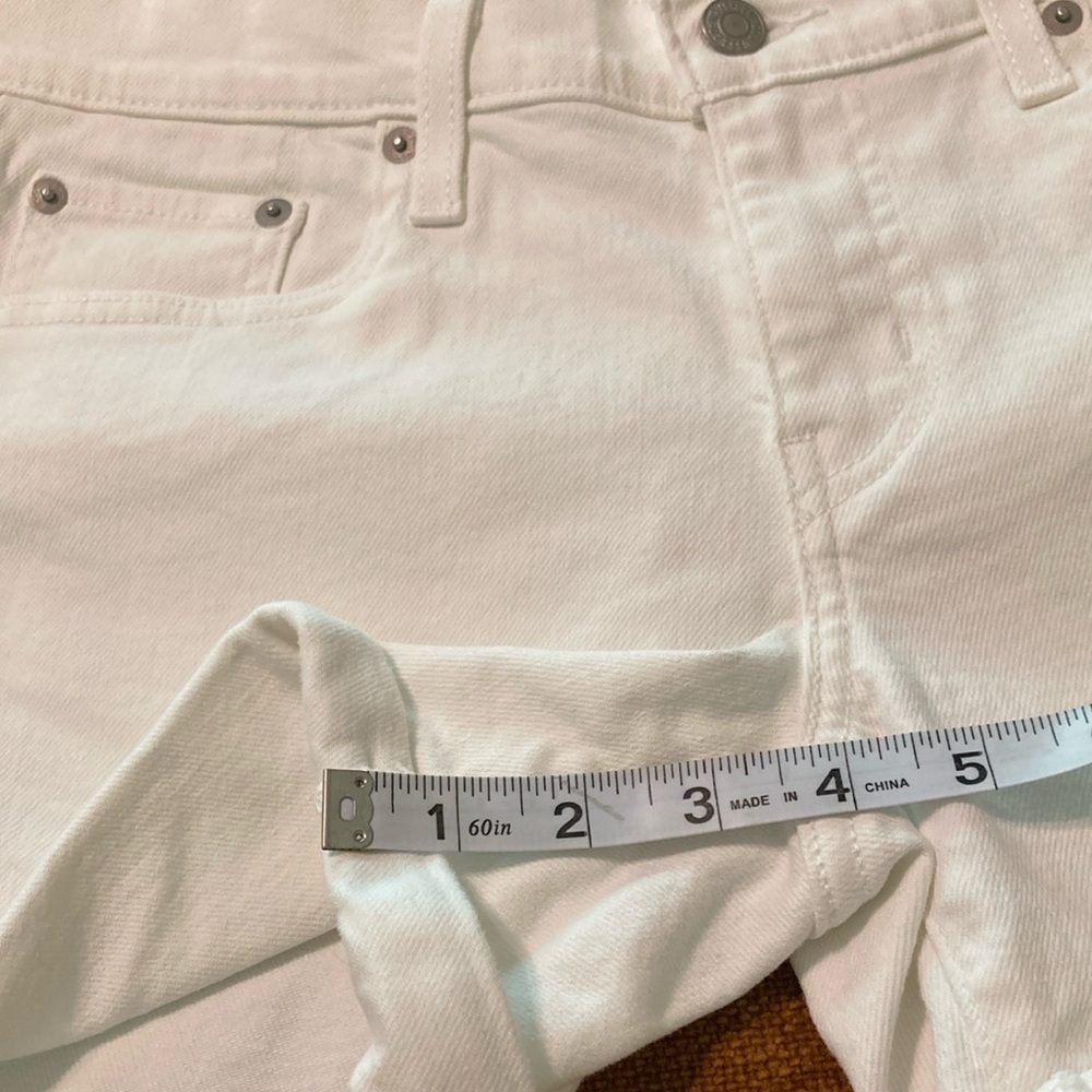 Levi's White Jean Shorts Classic Denim Style - Picture 4 of 7